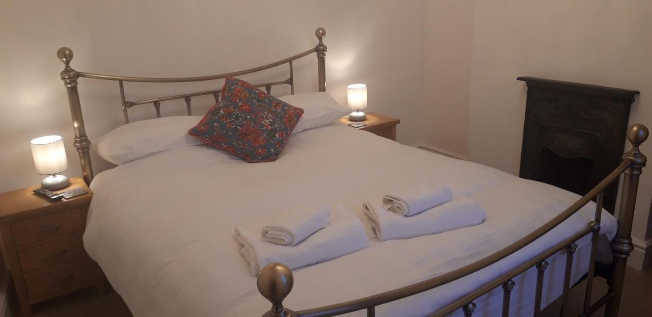Bodhi Tree Cottage - Grove Road Cottages ストラットフォード＝アポン＝エイボン エクステリア 写真