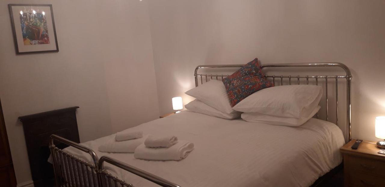 Bodhi Tree Cottage - Grove Road Cottages ストラットフォード＝アポン＝エイボン エクステリア 写真