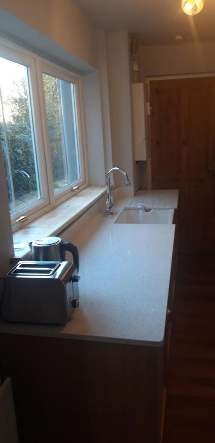 Bodhi Tree Cottage - Grove Road Cottages ストラットフォード＝アポン＝エイボン エクステリア 写真