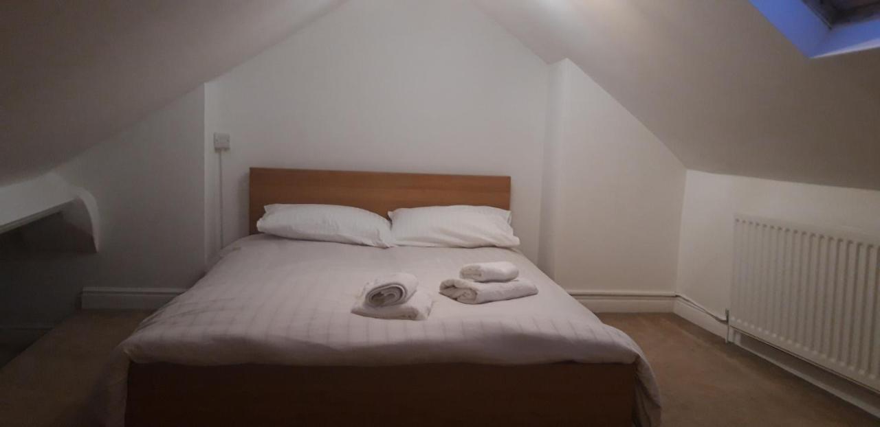 Bodhi Tree Cottage - Grove Road Cottages ストラットフォード＝アポン＝エイボン エクステリア 写真