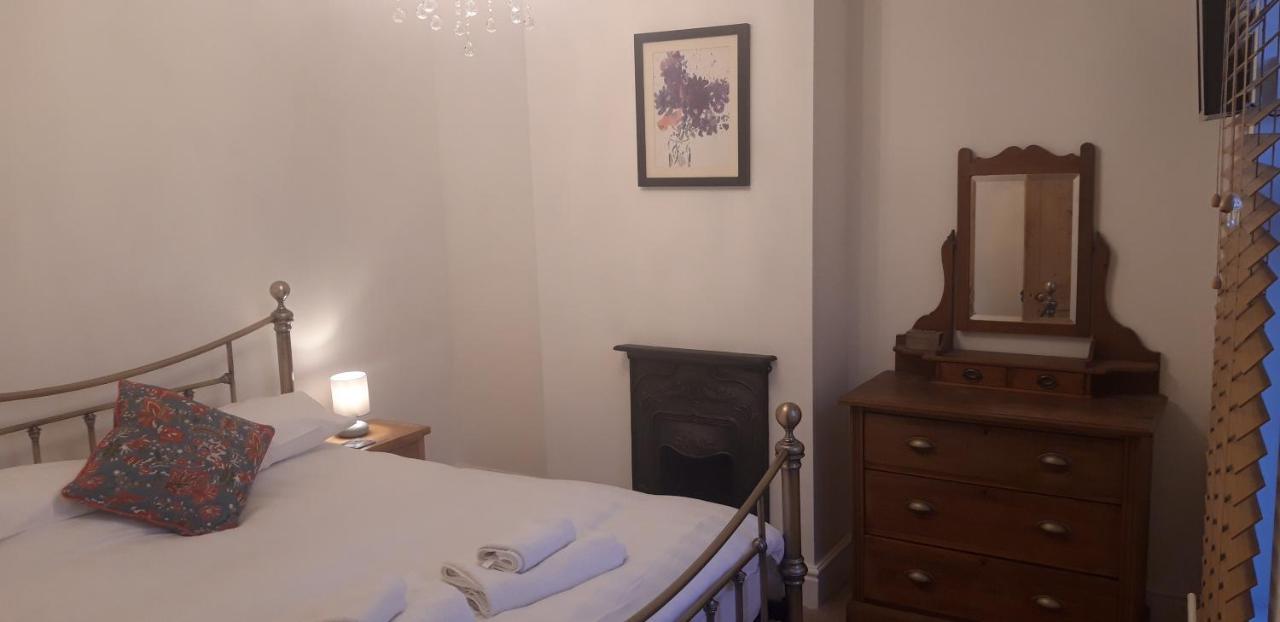 Bodhi Tree Cottage - Grove Road Cottages ストラットフォード＝アポン＝エイボン エクステリア 写真