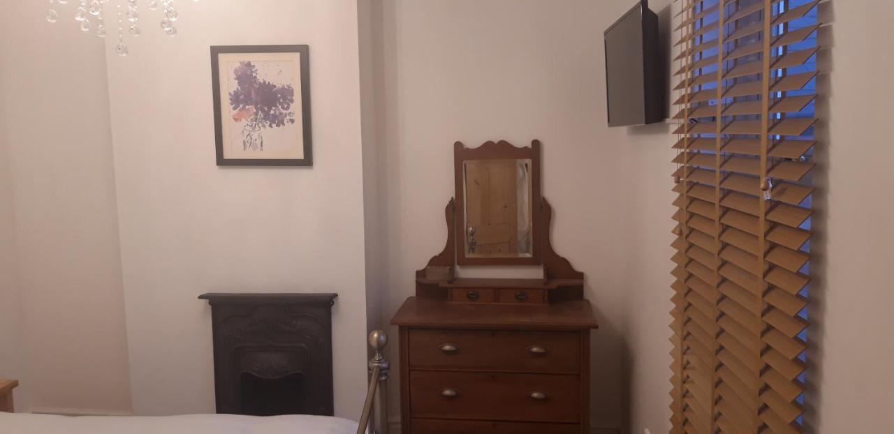 Bodhi Tree Cottage - Grove Road Cottages ストラットフォード＝アポン＝エイボン エクステリア 写真