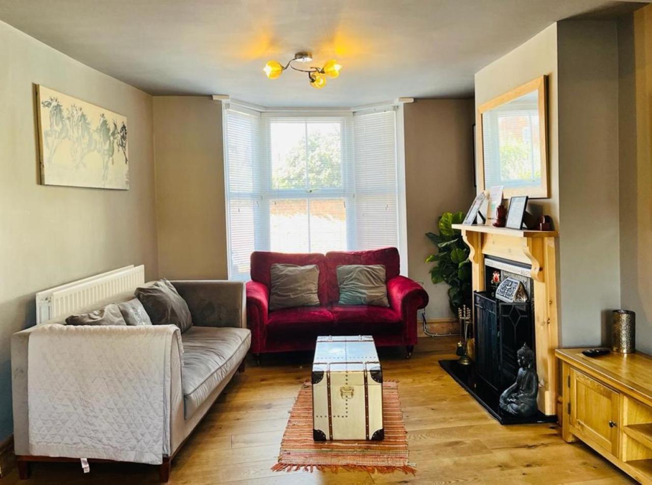 Bodhi Tree Cottage - Grove Road Cottages ストラットフォード＝アポン＝エイボン エクステリア 写真