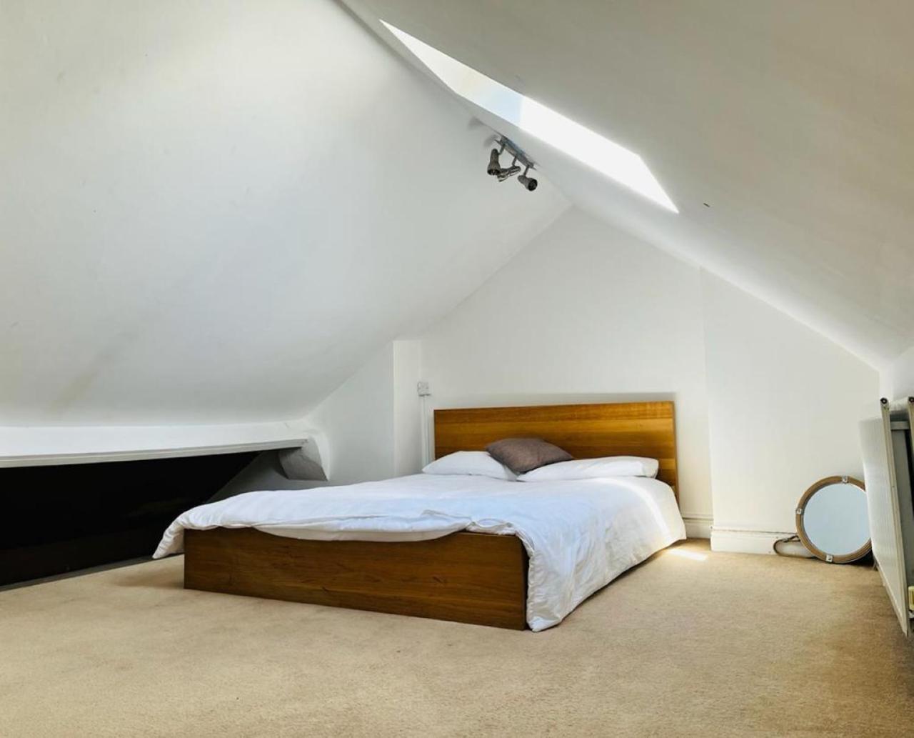 Bodhi Tree Cottage - Grove Road Cottages ストラットフォード＝アポン＝エイボン エクステリア 写真